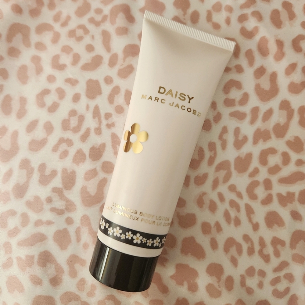 Marc Jacobs Daisy lotion
